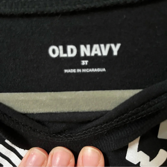 Old Navy 3T Chilling with my Gnomies long sleeve Holiday Christmas shirt-NWT - Picture 4 of 4